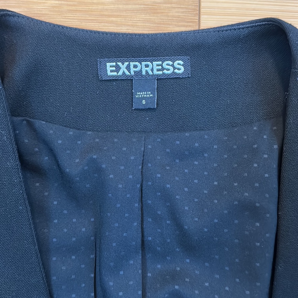 EXPRESS women’s blazer. - Picture 2 of 2